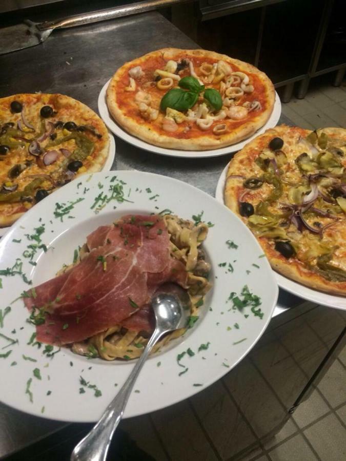 فندق Weinstube Heigl Restaurante Pizzeria Puccini لاندشوت المظهر الخارجي الصورة